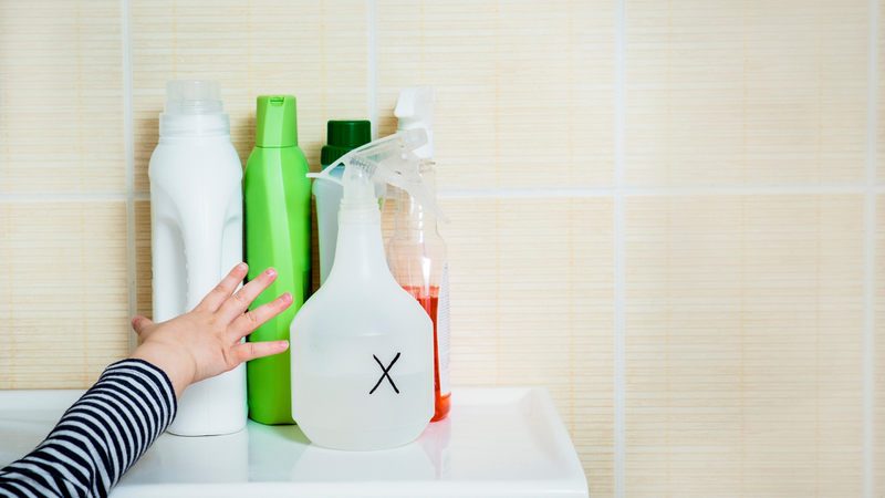 Bảo quản hóa chất và thuốc men ngoài tầm tay trẻ em